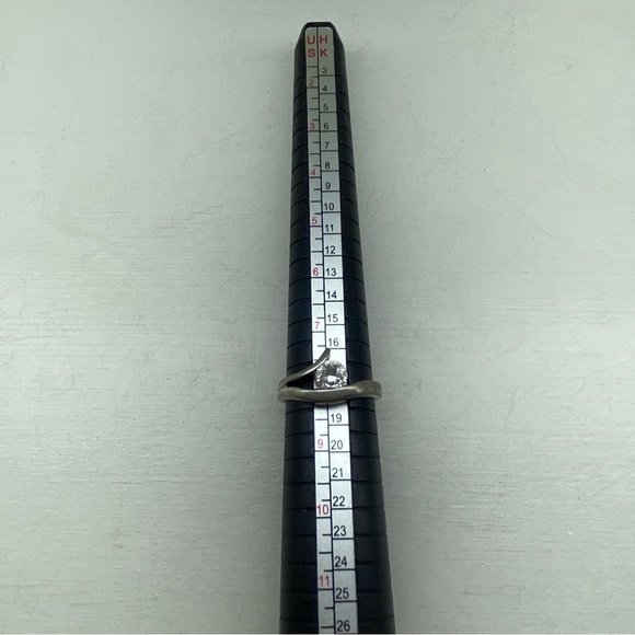 Sterling Silver Ring With Tension Set Faux Diamond CZ Ring Size 8 - Picture 5 of 10